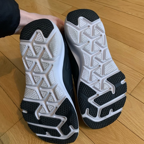 Nike training shoes - Picture 3 of 6